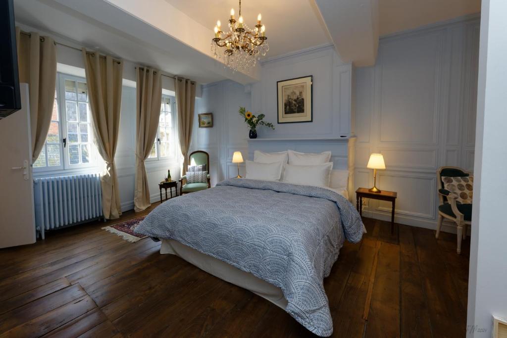Chambre Bleue - Vue sur la Tour de l'Horloge