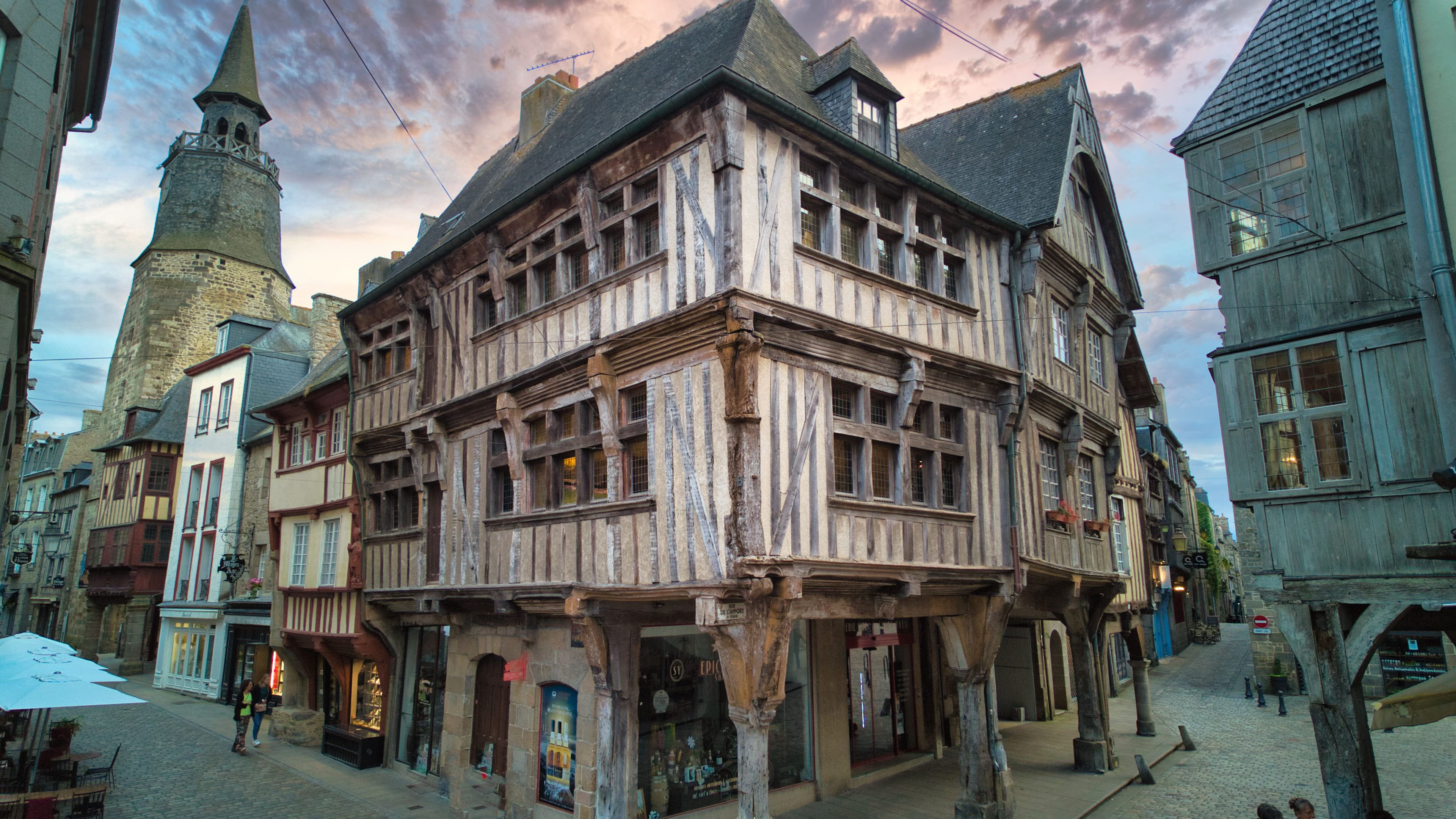 Façade historique Guest House Saint Yves